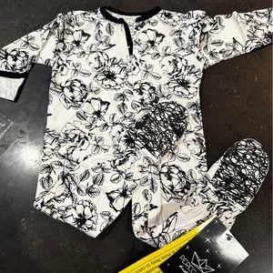 NWT Peregrine Floral Bamboo Footed Sleeper Size 18-24 Months Black/White